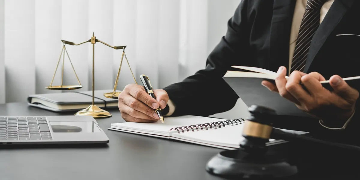 بهترین وکیل ملکی آنلاین